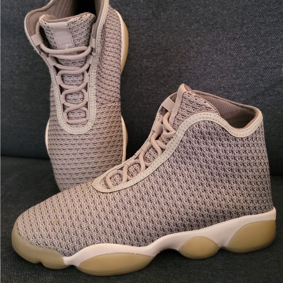 Women’s Air Jordan Future high top sneakers size 4.5 Y - Picture 1 of 3